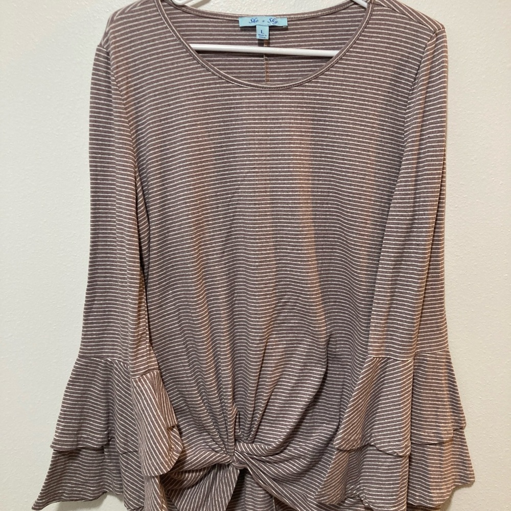 She + Sky Gray & White Stripe Long Sleeve Top Women’s Size Large Knot Flowy